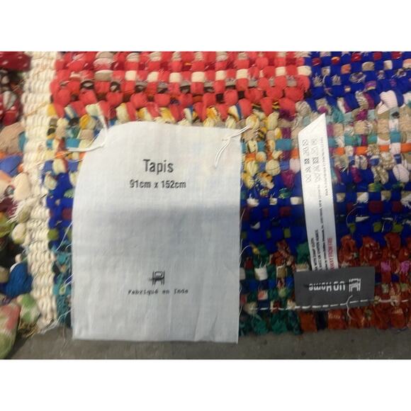 Urban Outfitters Urban Renewal Remnants Holly Rug 3 x 5 Ft - Picture 4 of 4